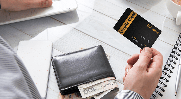How To Get Repeat Customers For Your Bar or Restaurant - featured image